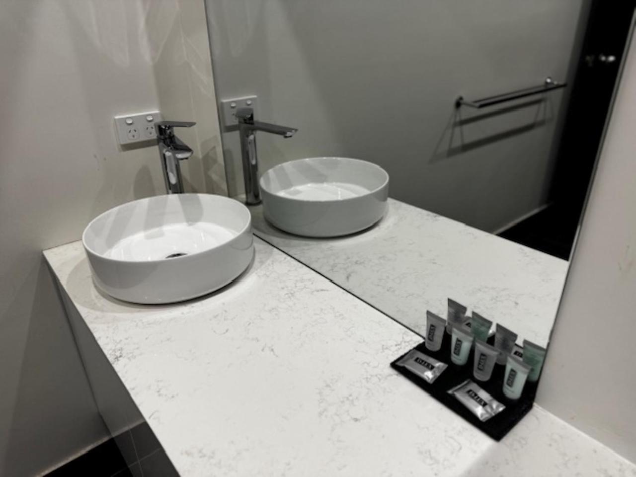 Romano'S Hotel & Suites Wagga Wagga Ngoại thất bức ảnh